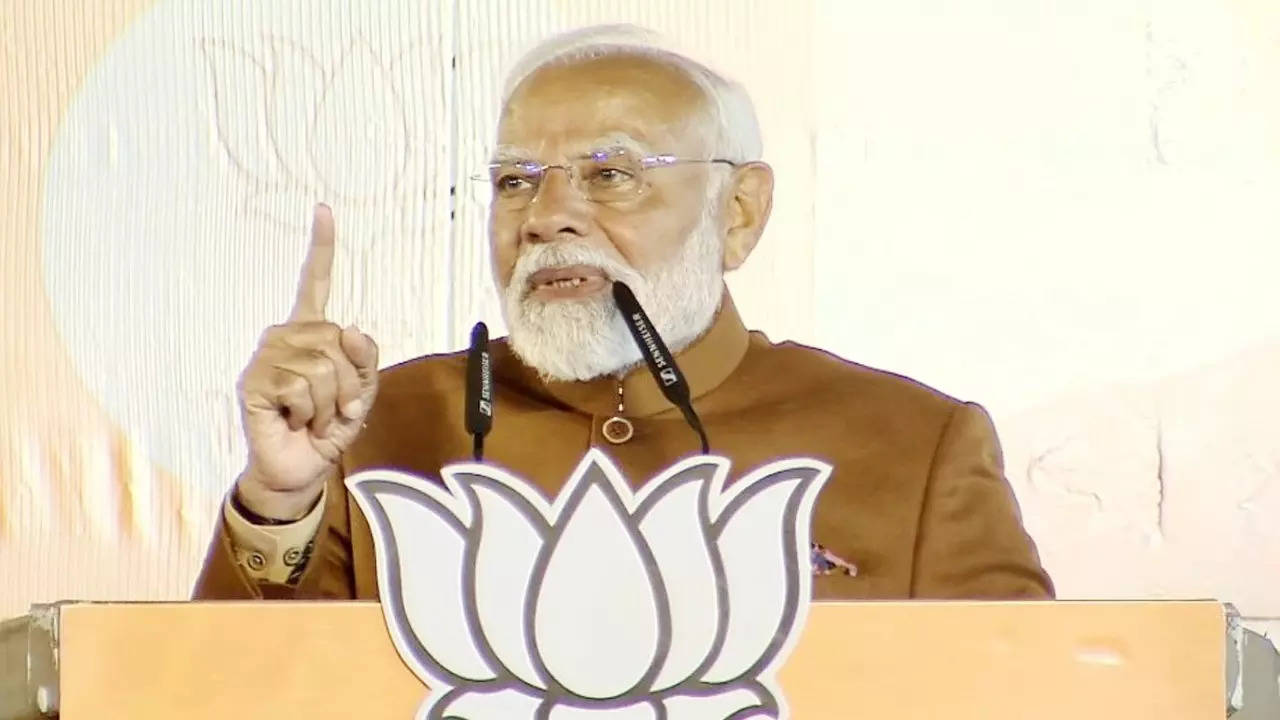 PM Modi Halts His Victory Speech to Check on BJP Worker
